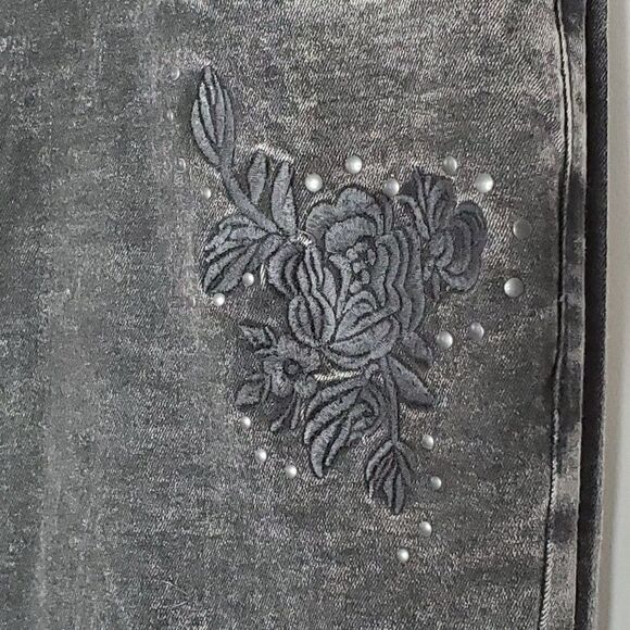 NEW a.n.a. Jeggings Distressed Black Denim Sz 14 Floral Embroidery Metal Dots - Picture 5 of 7